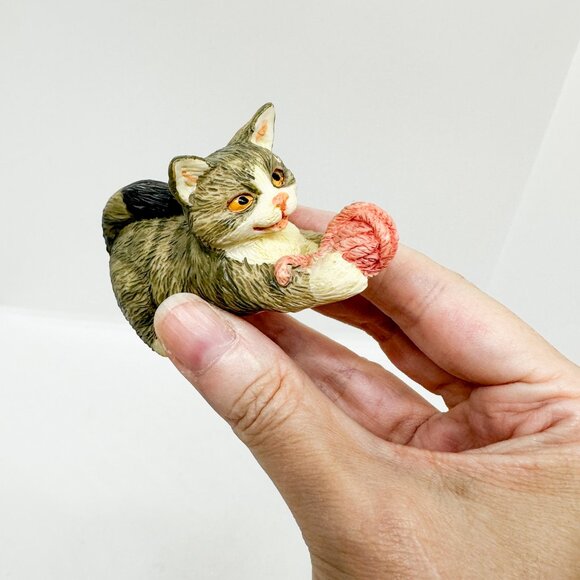 Vintage Set Resin Tabby Cats Playing Yarn Kittens 90s - Picture 2 of 16